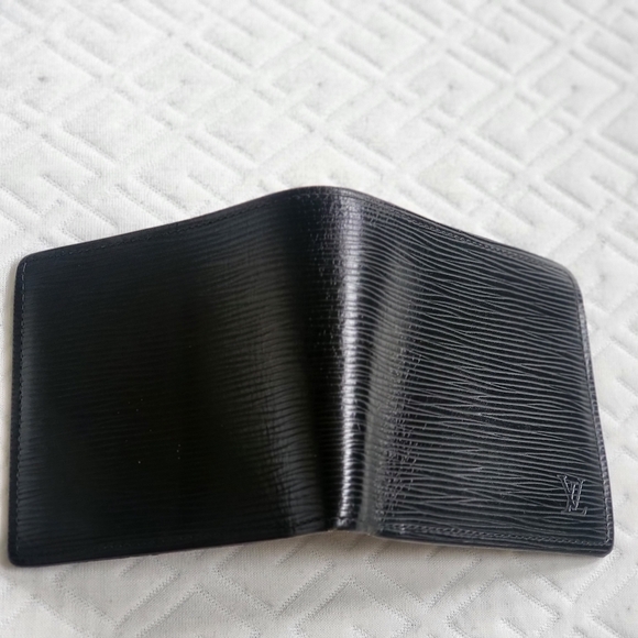 Louis Vuitton Epi Leather Bifold Wallet.. Authentic!! - Picture 3 of 13